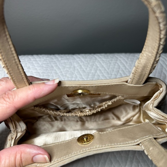 Sams Fifth Avenue woven to handle purse tan in color has pocket in the inside - Picture 7 of 9